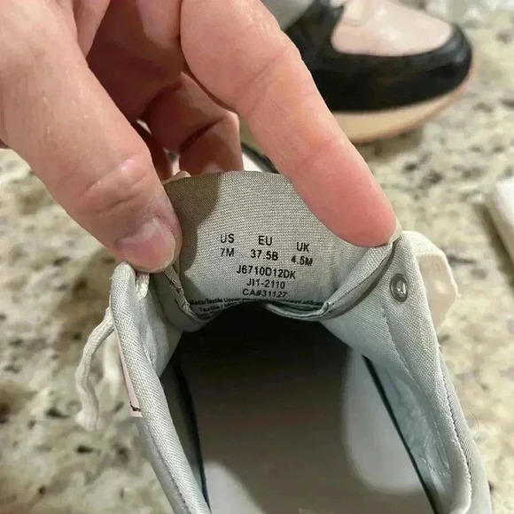 DKNY platform sneakers. Size 7 - Picture 10 of 10